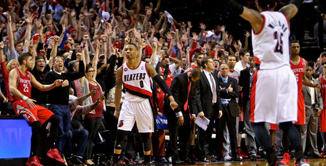 帕森斯与利拉德绝杀火箭照片合影