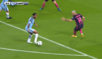 gif:争议判罚!斯特林禁区内被放倒_虎扑足球