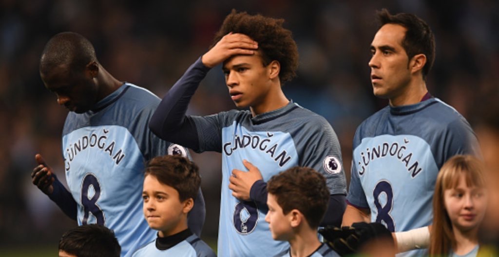 温暖!曼城全队穿队友京多安8号球衣出场