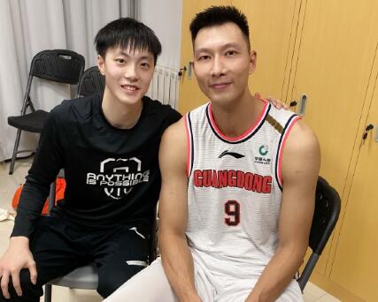 胡明轩,徐杰齐发虎扑海报:恭喜联哥,未来不止于此
