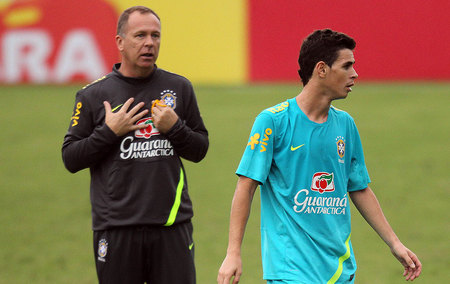 马诺-梅雷塞斯,巴西国家队的主教练,他赞同了拉