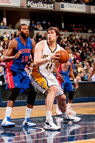 费申科身高达到了2.16米,体.