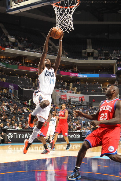 泰勒打起了得分后卫,留在小前锋位置上的迈基