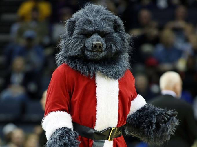 孟菲斯灰熊队的吉祥物很严肃,但.