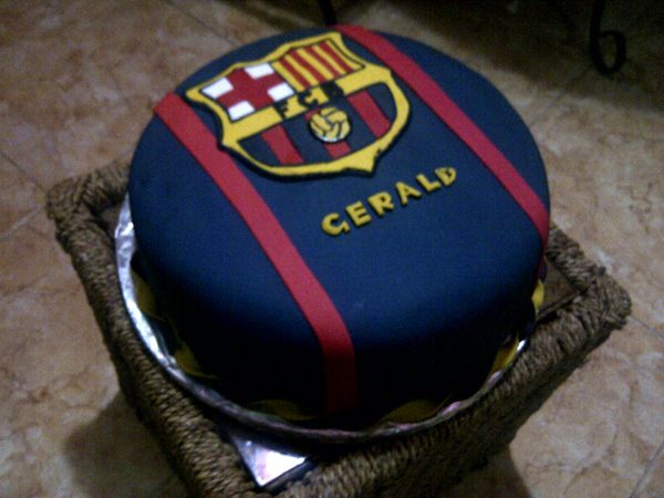 球迷制作的巴萨蛋糕.[via