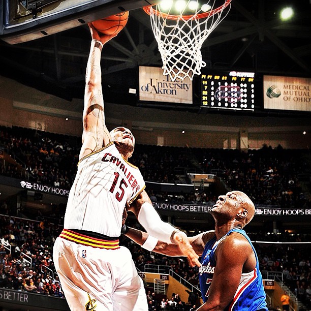 马利斯-斯贝茨在比赛中上演大力