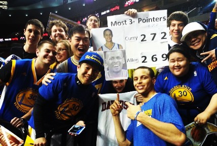 神射手!斯蒂芬-科里打破单赛季三分球纪录_虎