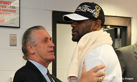 莱利:如果詹姆斯愿意,他可以场均40分_虎扑NB