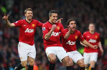 范佩西戴帽,曼联3-0胜维拉提前夺冠