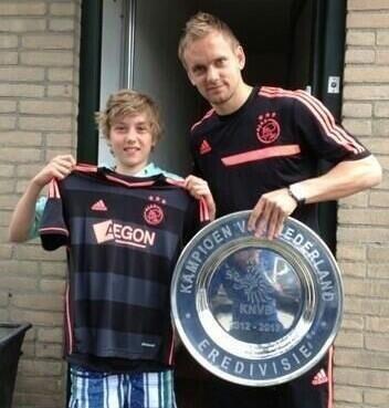 阿贾克斯的客场新队服!.