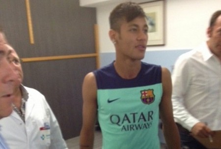 内马尔身穿巴萨训练服。.