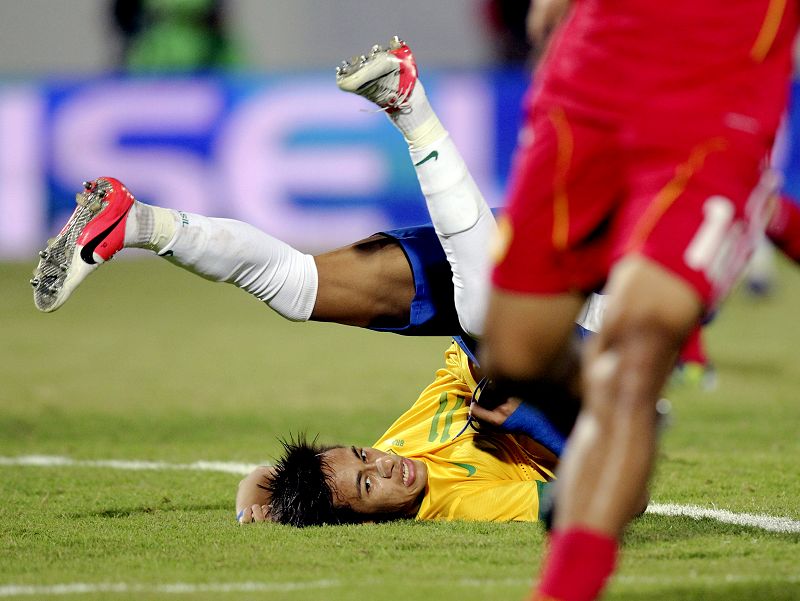 卢加诺:内马尔很喜欢用假摔欺骗裁判_虎扑国际足球新声