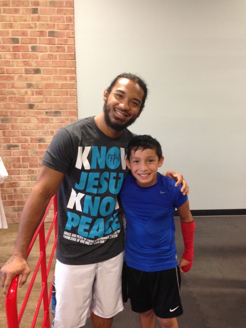 ufc轻量级冠军本森-亨德森作