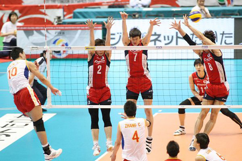 韩国男排主帅指责裁判,因过于激动跟腱断裂_虎