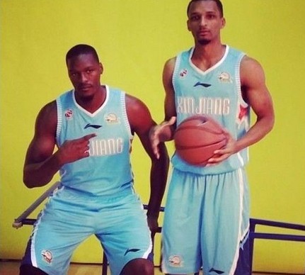 索顿穿飞虎球衣拍宣传照,已与新疆签约?_虎扑