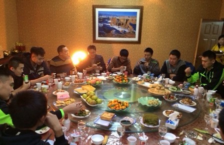 丁彦雨航回新疆作战,父亲款待山东男篮_虎扑C