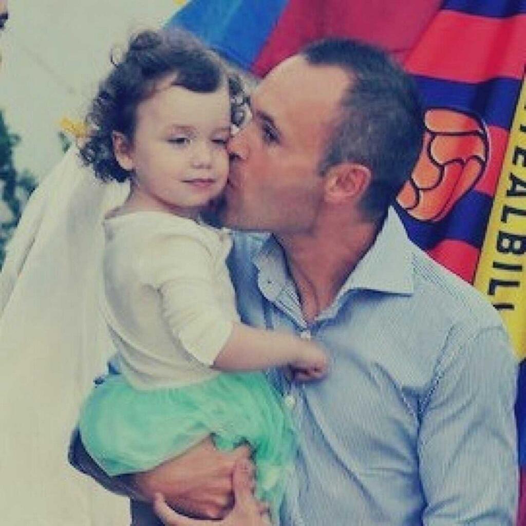 图片:<em>伊涅斯塔</em>和他的<em>女儿</em>瓦莱丽.