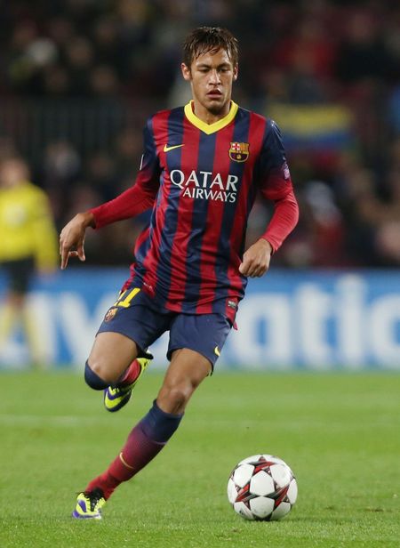 英球迷评巴萨曼城梦幻联合阵容:蓝月6主力,哈