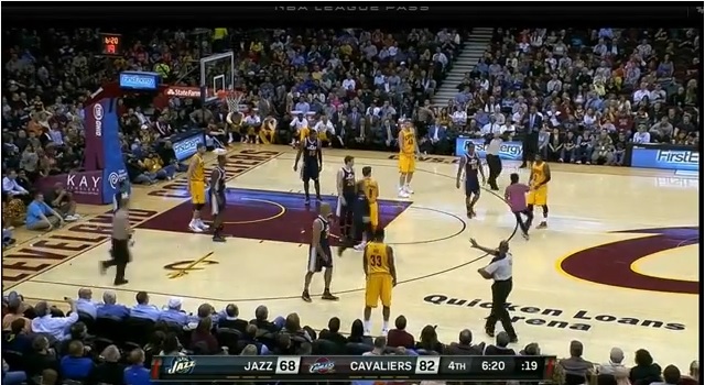 骑士主场球迷再次闯进球场_虎扑NBA新声