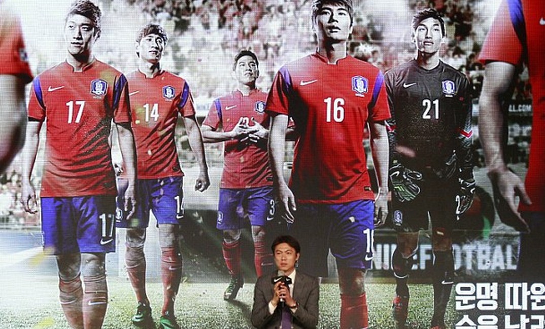 韩国队球衣发布海报.