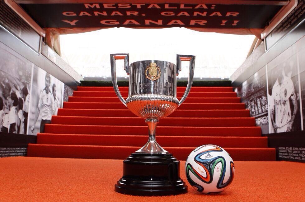 图片:国王杯和决赛用球在瓦伦西.