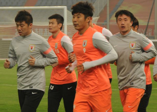 某纸媒因不实报道被禁止观看鲁能训练_虎扑中