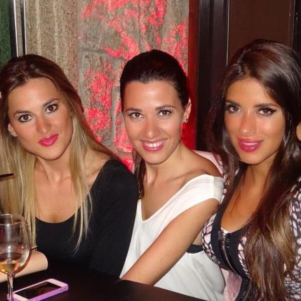 图:布斯克茨的女友艾蕾娜,哈维的妻子努莉亚和法布雷加斯的女友