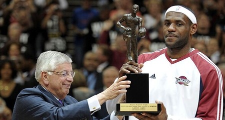 詹姆斯宣布决定:重回骑士_虎扑NBA新声