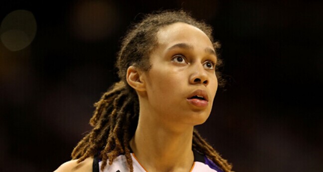 “女魔兽”格里娜荣获WNBA最佳防守球员