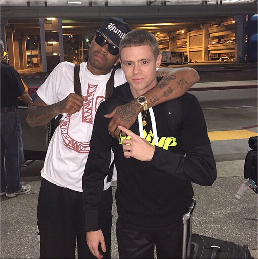 艾弗森结束菲律宾之旅,随街球队回美国_虎扑N