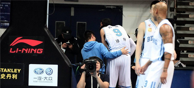 孙悦:防守就差拿嘴咬了,脱臼无法预判_虎扑CB