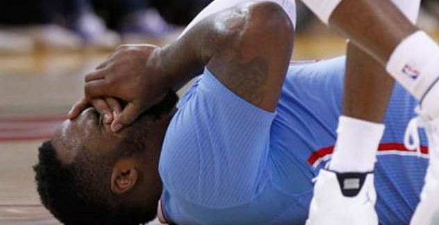 巴博萨上传大宝贝摔倒视频:假摔时刻!_虎扑NB