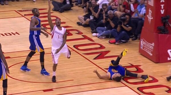 库里重伤下场,返回更衣室_虎扑NBA新声