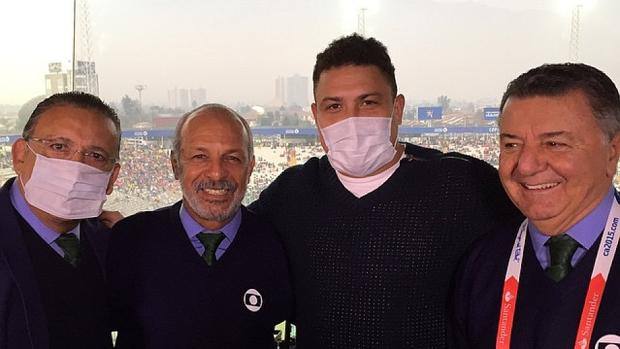 智利环境不善,大罗口罩装扮现身_虎扑国际足球