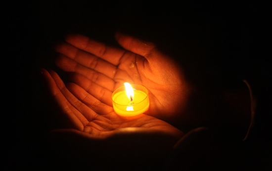 林书豪为天津爆炸遇难者祷告,感谢消防员_虎扑