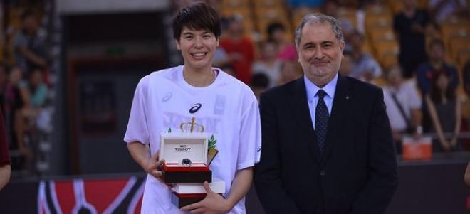 日本混血中锋获MVP,邵婷进最佳阵容_虎扑CB