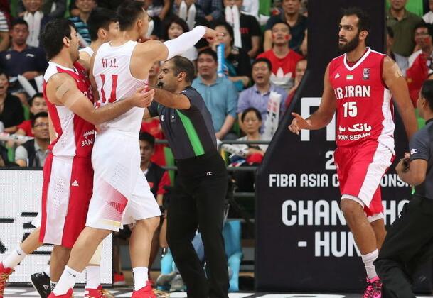 火药味十足!易建联怒推哈达迪_虎扑CBA新声