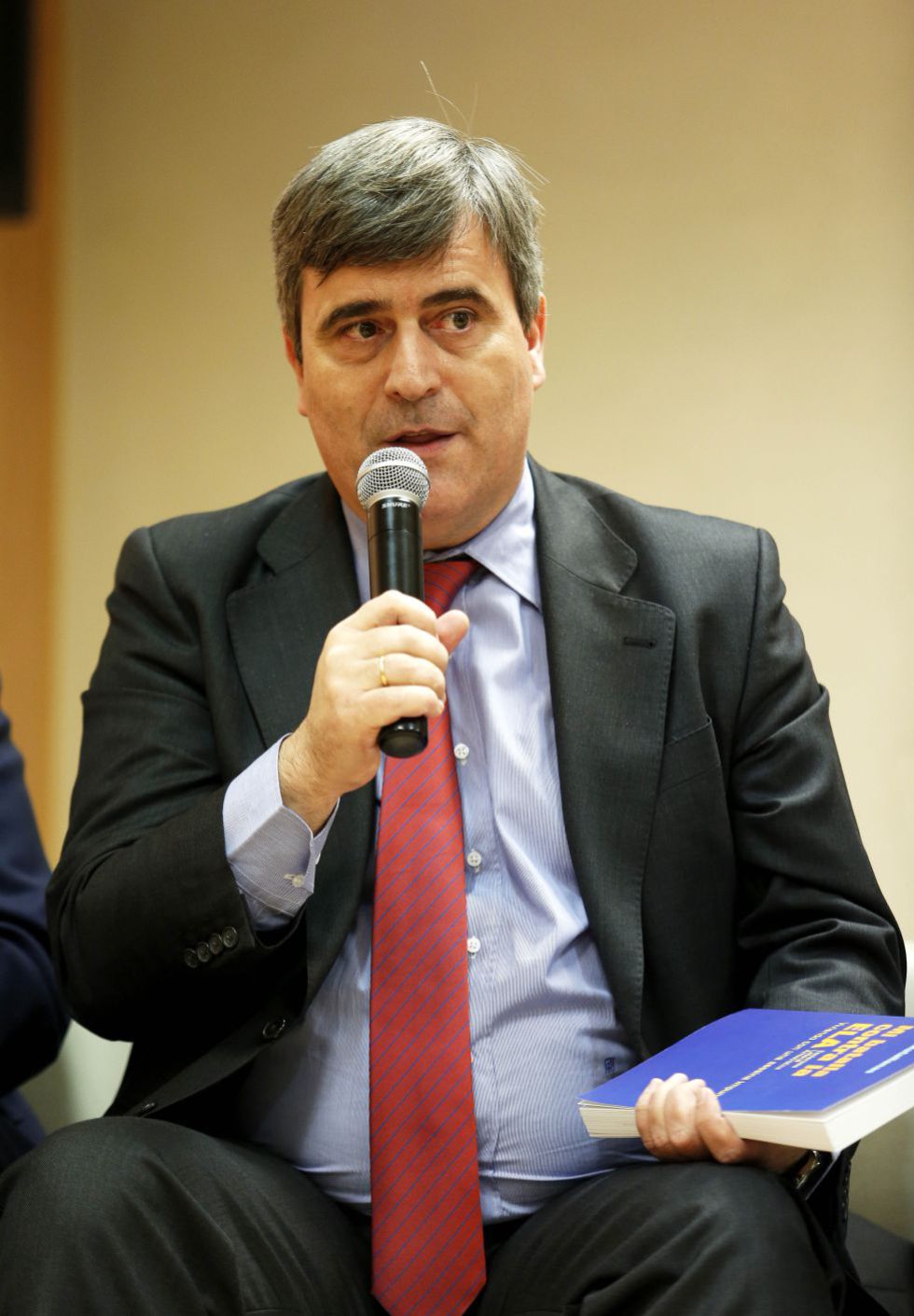 西班牙体育部部长评巴萨贺电