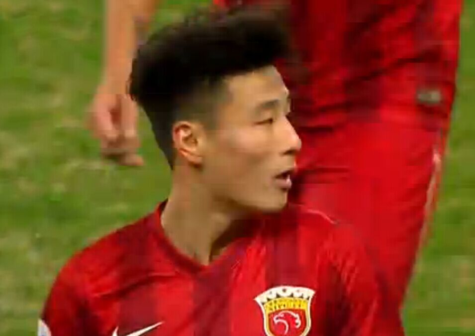 GIF:武磊精彩破门,上港1-0蒙通联_虎扑中国足