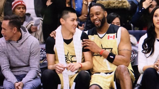 麦迪与吴亦凡场下嬉笑打闹_虎扑NBA新声