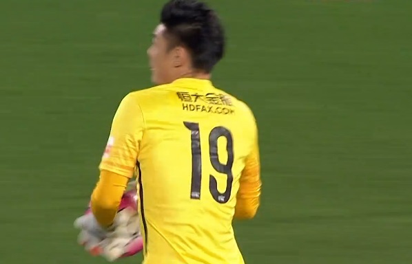 GIF:曾诚神勇三连扑，国安错失良机_虎扑中国足球新闻