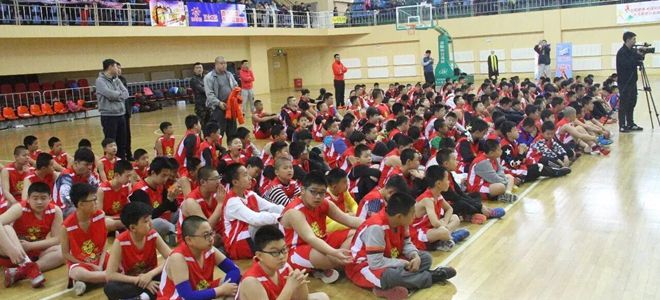 孙军:希望传递正能量给小球员_虎扑CBA新闻