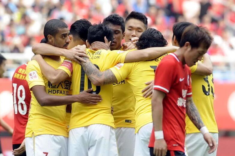 恒大联赛十连胜!斯科拉里追平里皮队史纪录_虎