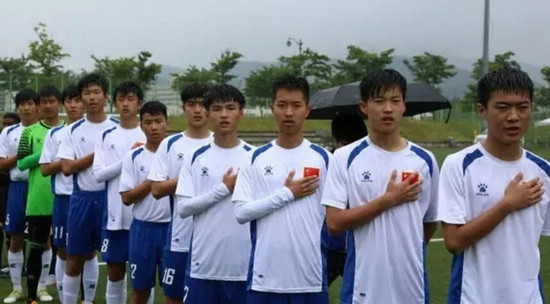 中国中学生足球联队不敌韩国,仍创最好成绩_虎