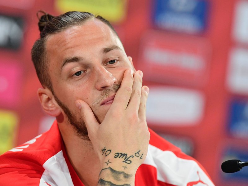 GIF:阿瑙托维奇绝妙脚后跟发动反击_虎扑国际足球新闻