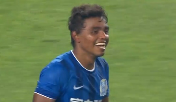 GIF:卢琳造点,雷纳迪尼奥点球轻松破门_虎扑中