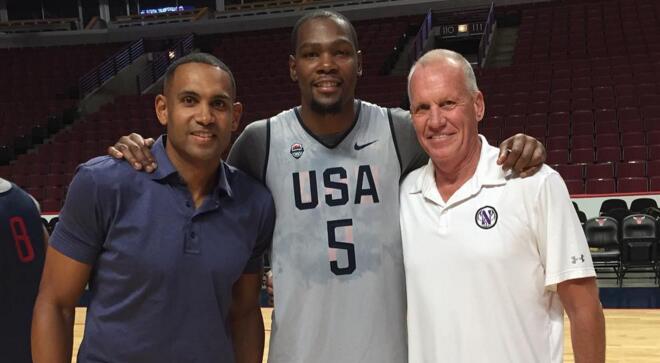 格兰特-希尔晒与杜兰特和科林斯合照_虎扑NBA新闻