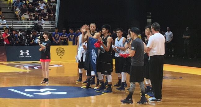 库里台湾行绝杀三分球被17岁少年迎面大帽_虎