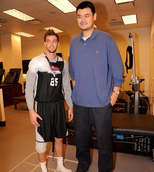 帕森斯晒照片祝姚明生日快乐_虎扑NBA新闻