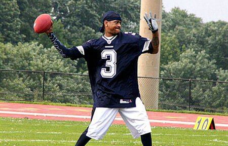 如果艾弗森当年选择的不是篮球而是橄榄球_虎